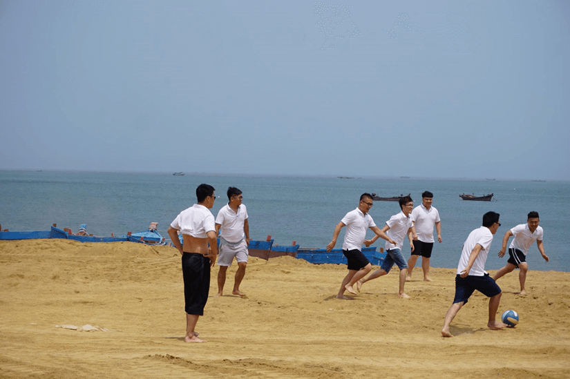 沙滩排球变‘足球’02